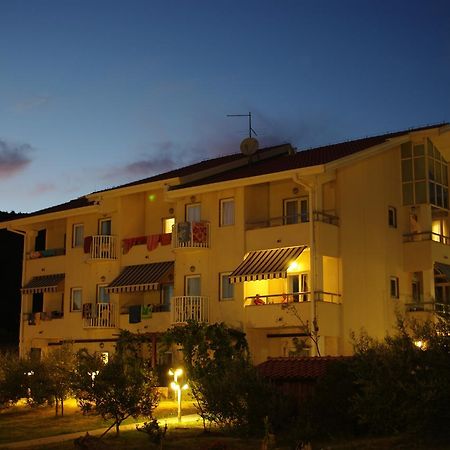 Hotel Zlatni Lav Martinšćica Exterior foto